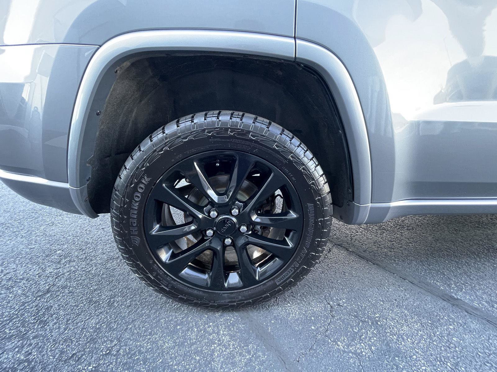 Used 2018 Jeep Grand Cherokee Altitude AWD/4WD image 32