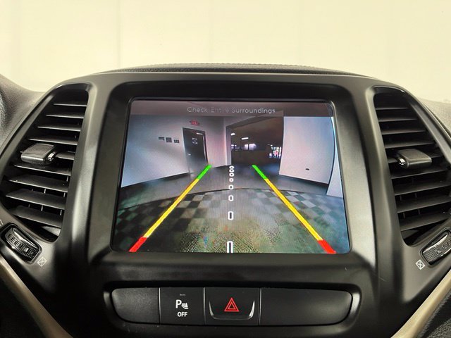 Used 2017 Jeep Cherokee Limited w/ Luxury Group AWD/4WD image 30