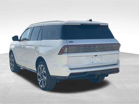 New 2026 Lincoln Navigator Reserve AWD/4WD image 3