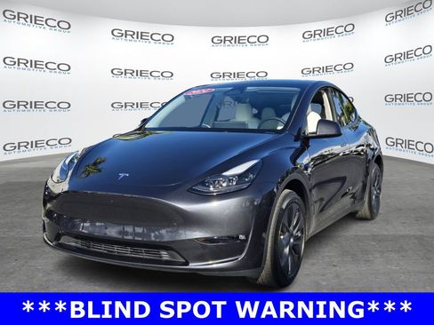 Used 2024 Tesla Model Y Long Range image 3
