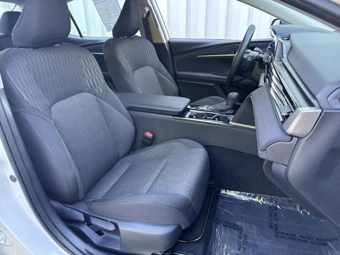 Used 2025 Toyota Camry SE image 11