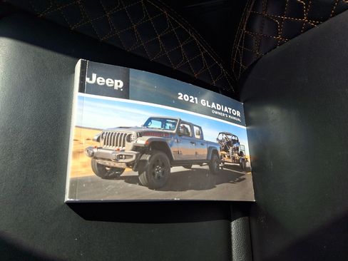 Used 2021 Jeep Gladiator Overland AWD/4WD image 27