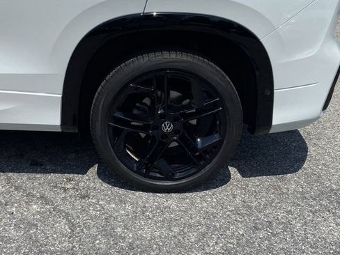 Used 2025 Volkswagen Tiguan SE R-Line AWD/4WD image 10