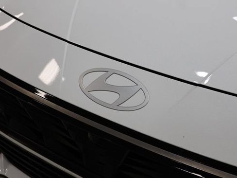 Used 2024 Hyundai Elantra Limited FWD image 10