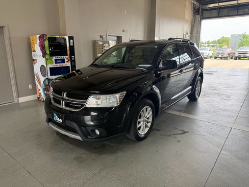 Used 2015 Dodge Journey SXT w/ Flexible Seating Group FWD image 2