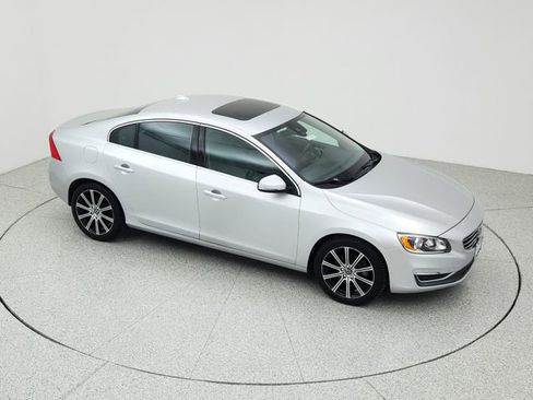 Used 2018 Volvo S60 T5 Inscription image 14