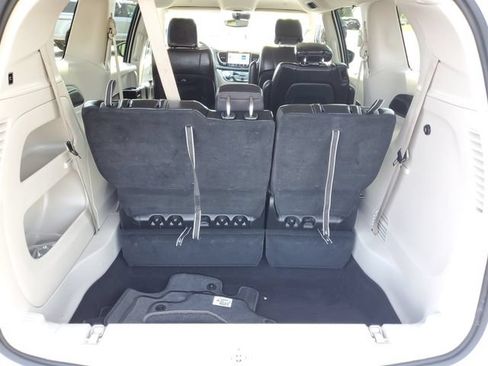 Used 2023 Chrysler Pacifica Touring-L FWD image 36