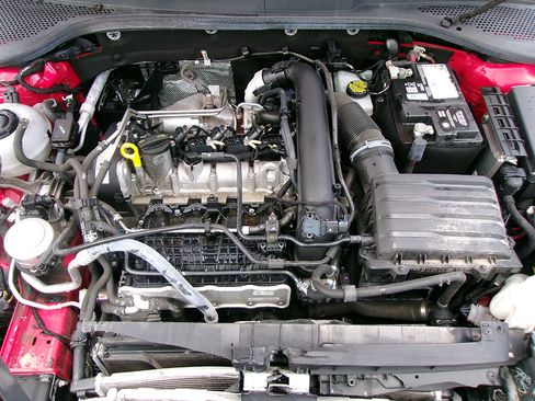 Used 2019 Volkswagen Golf S image 10