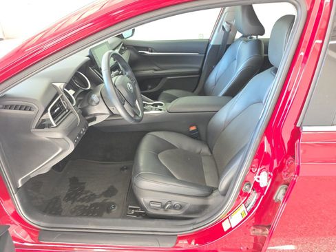 Used 2021 Toyota Camry XLE image 23