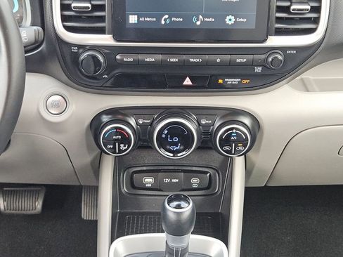 Used 2025 Hyundai Venue SEL FWD image 21