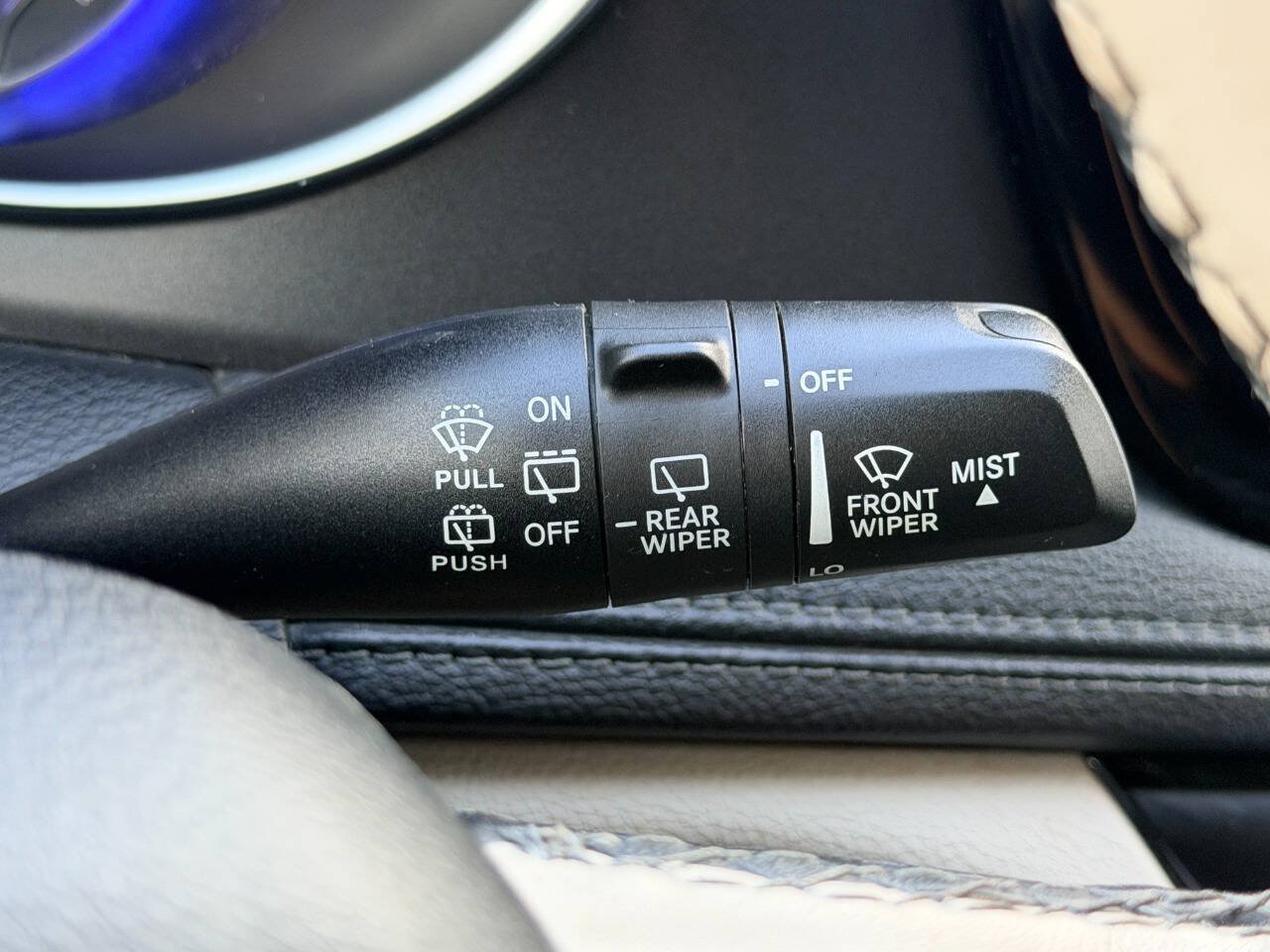 Used 2020 Chrysler Pacifica Limited FWD image 40