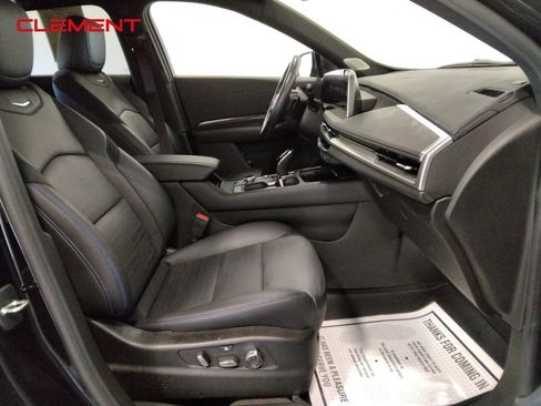 Used 2024 Cadillac XT4 Sport image 37