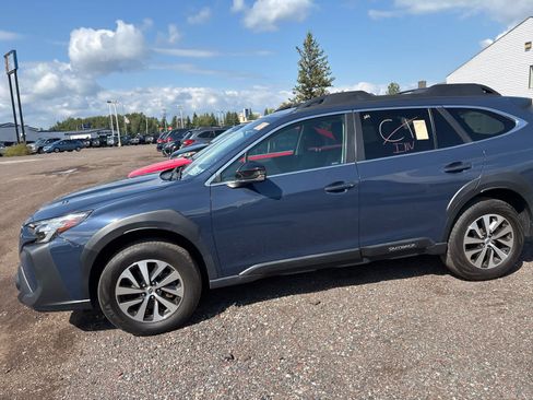 Used 2024 Subaru Outback Premium AWD/4WD image 16
