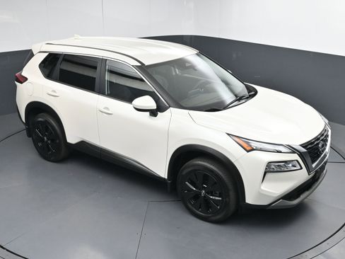 Certified 2023 Nissan Rogue SV image 32