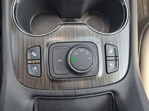 Used 2023 GMC Acadia SLT w/ Elevation Edition AWD/4WD image 13