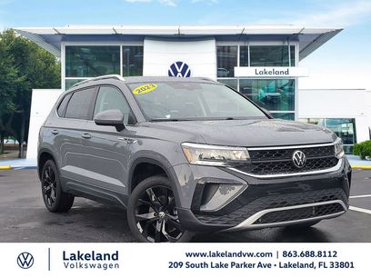 Used 2023 Volkswagen Taos SE w/ Black Wheel Package