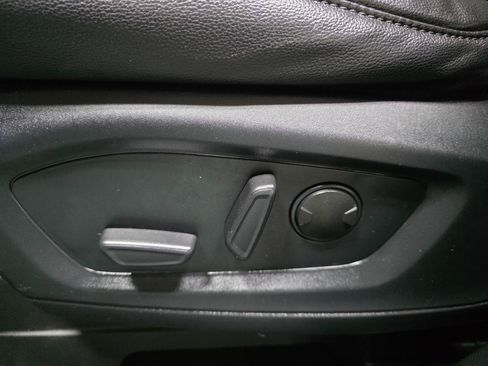 Used 2020 Ford Explorer XLT w/ Equipment Group 202A image 17