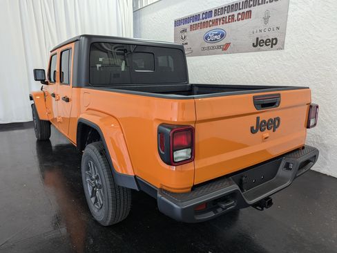 New 2025 Jeep Gladiator Sport image 9