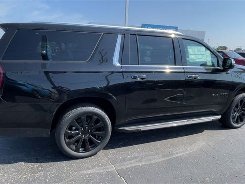 New 2025 Chevrolet Suburban Premier image 2
