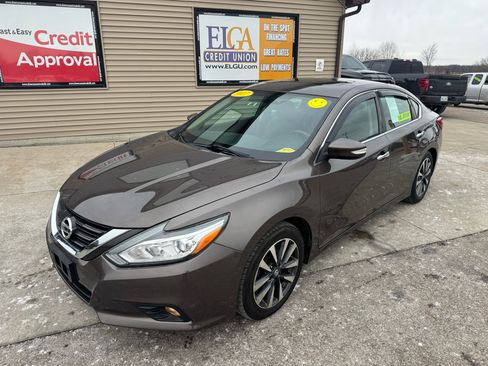 Used 2017 Nissan Altima 2.5 SL w/ Moonroof Package image 1