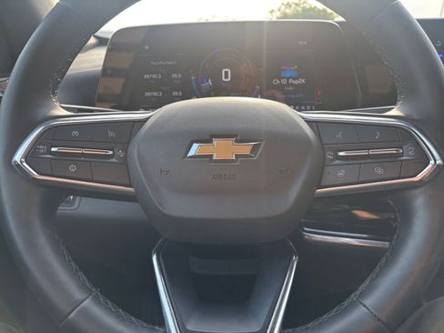 Used 2025 Chevrolet Equinox LT FWD image 29