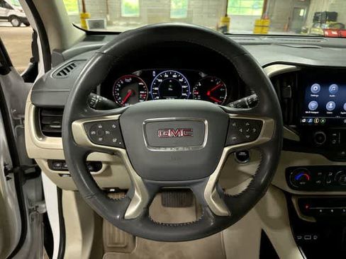 Used 2022 GMC Terrain Denali w/ Denali Premium Package AWD/4WD image 16