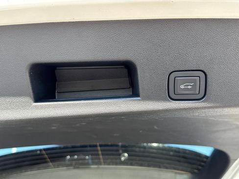 Used 2025 GMC Acadia Denali w/ Super Cruise Package image 11