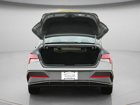 Certified 2025 Hyundai Elantra SEL FWD image 11