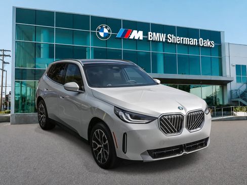 New 2026 BMW X3 xDrive30i w/ Premium Package AWD/4WD image 3