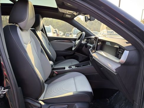 New 2026 Volkswagen Tiguan SE R-Line FWD image 19