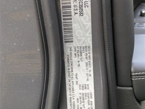 New 2025 Jeep Grand Cherokee Altitude image 32