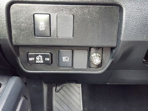 Used 2021 Toyota Tacoma SR image 18