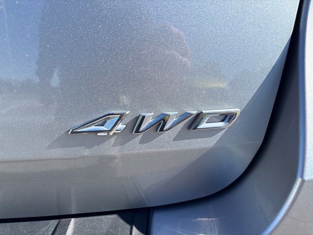 Used 2022 Ford Explorer XLT w/ Equipment Group 202A AWD/4WD image 13