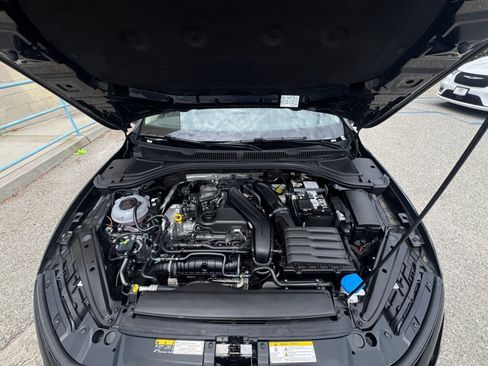 Used 2025 Volkswagen Jetta SE FWD image 33