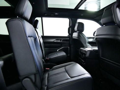 Used 2024 Jeep Wagoneer Series II image 22