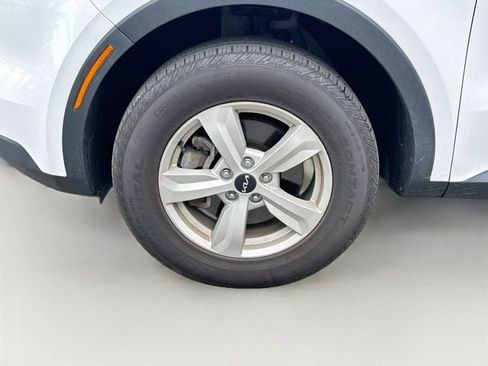 Certified 2023 Kia Sorento LX AWD/4WD image 28