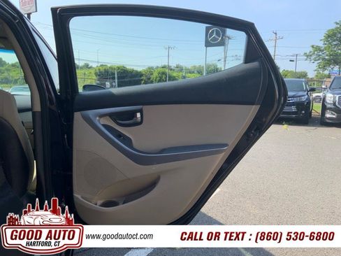 Used 2016 Hyundai Elantra SE image 12