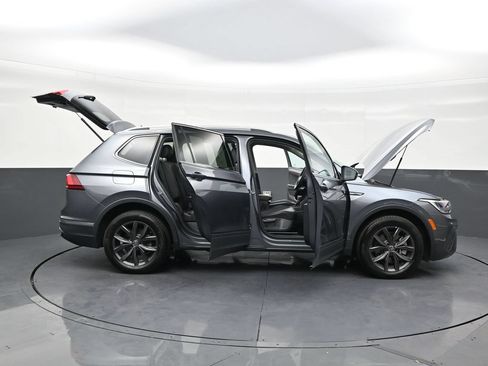 Used 2024 Volkswagen Tiguan SE FWD image 26