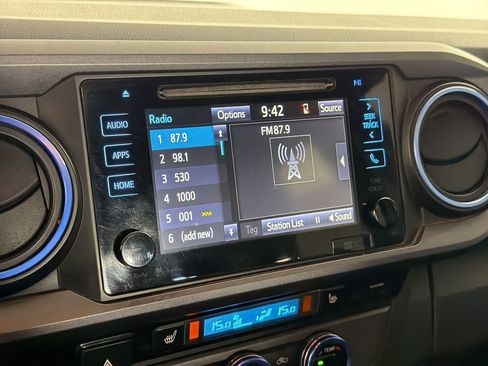 Used 2016 Toyota Tacoma TRD Sport image 23