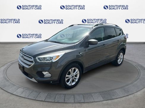 Used 2018 Ford Escape SEL AWD/4WD image 2