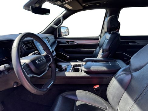 Used 2023 Jeep Wagoneer 2WD image 10