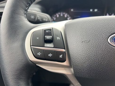 Certified 2022 Ford Explorer XLT w/ Equipment Group 202A image 9