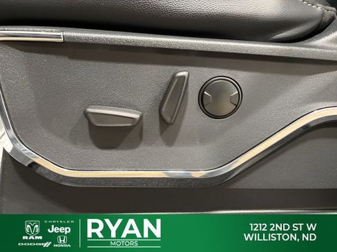 Used 2024 Ford F250 Lariat w/ Sport Appearance Package image 28