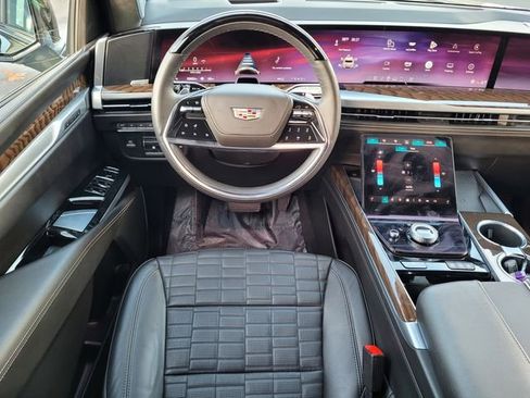 Used 2025 Cadillac Escalade ESV Premium Luxury Platinum image 16