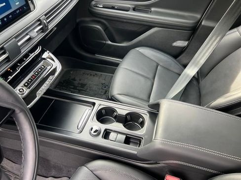Used 2025 Lincoln Corsair Reserve image 13