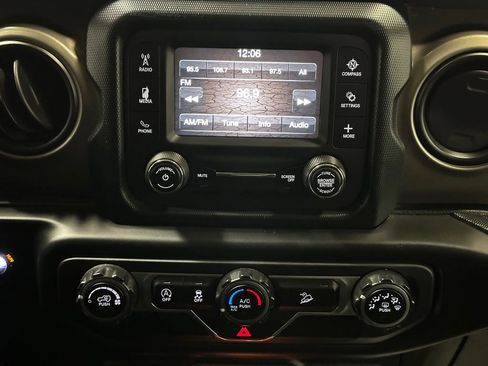 Used 2019 Jeep Wrangler Unlimited Sport image 33