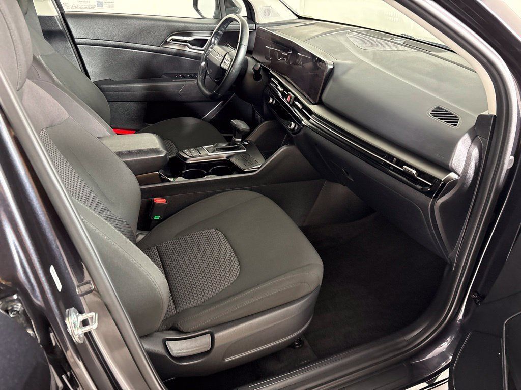 Used 2026 Kia Sportage LX FWD image 16