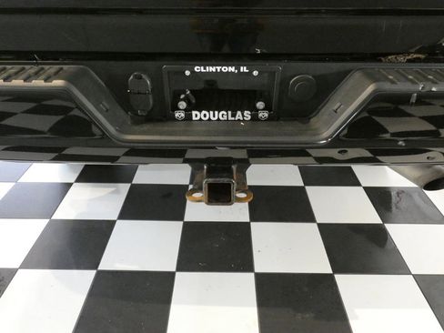 Used 2021 Chevrolet Silverado 2500 Custom w/ Custom Value Package image 8