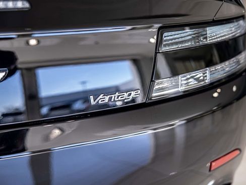 Used 2010 Aston Martin V8 Vantage Roadster RWD image 15