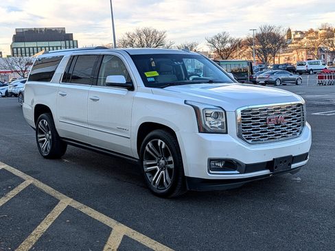 Used 2018 GMC Yukon XL Denali w/ Denali Ultimate Package image 3